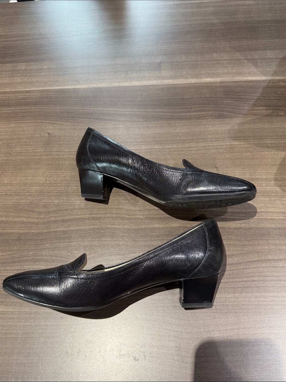 Naturalizer Black Leather Loafers - Picture 3 of 7